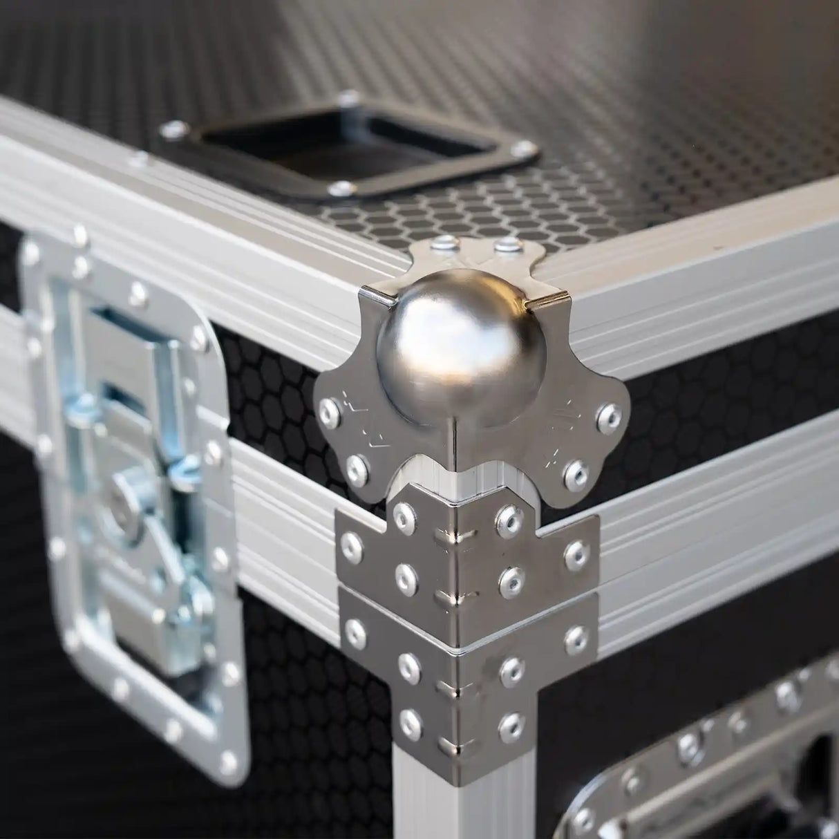 Large & Short Cable Packer with Adjustable Dividers – Pro Road Case