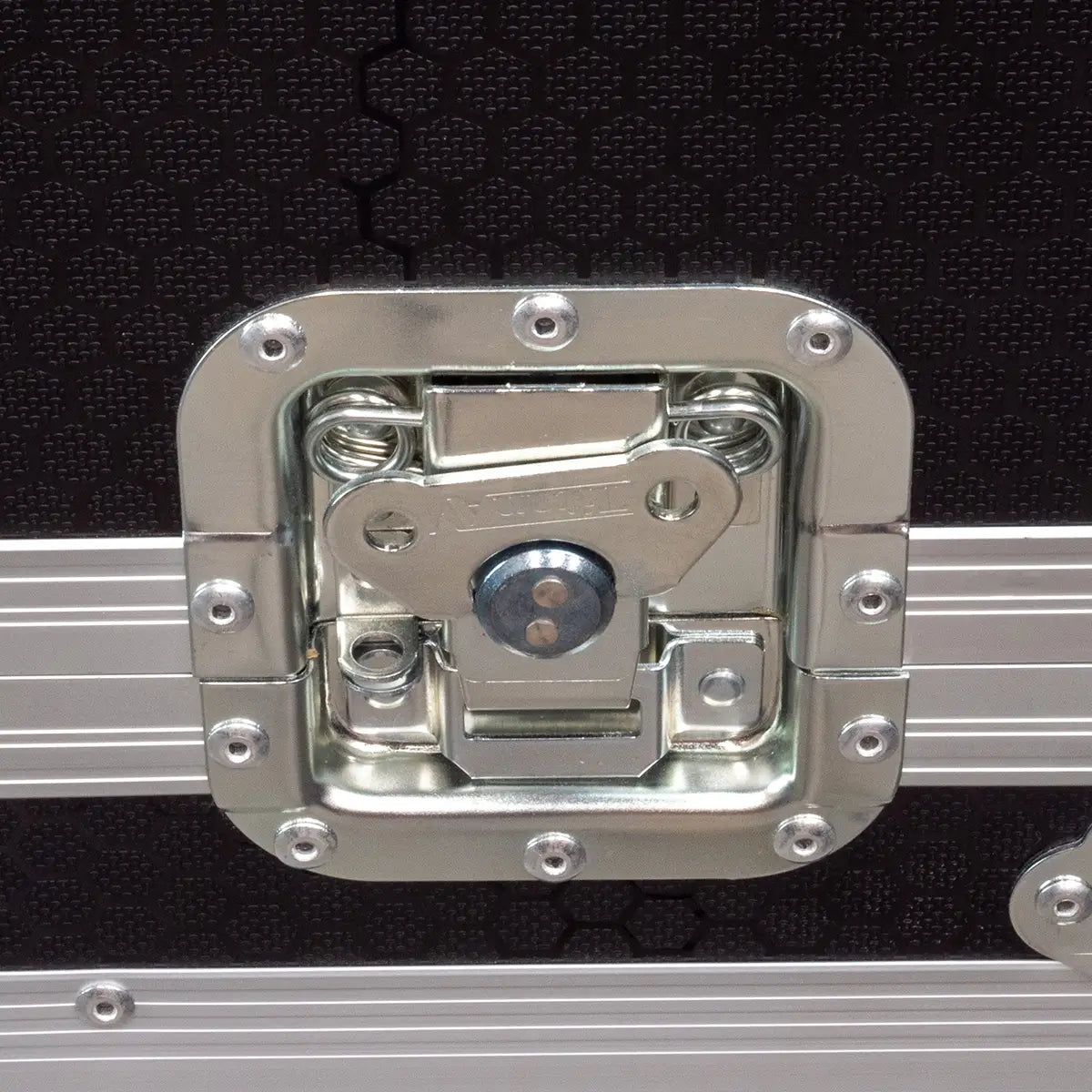 Latch on Behringer Wing Case