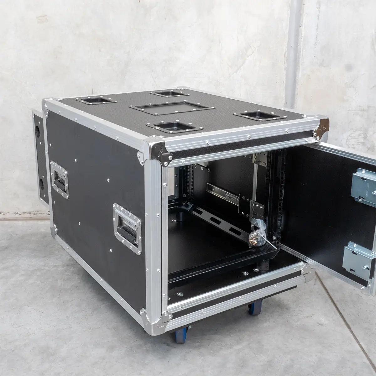 19" 8RU Slam Rack Road Case on Castors, Pro Series