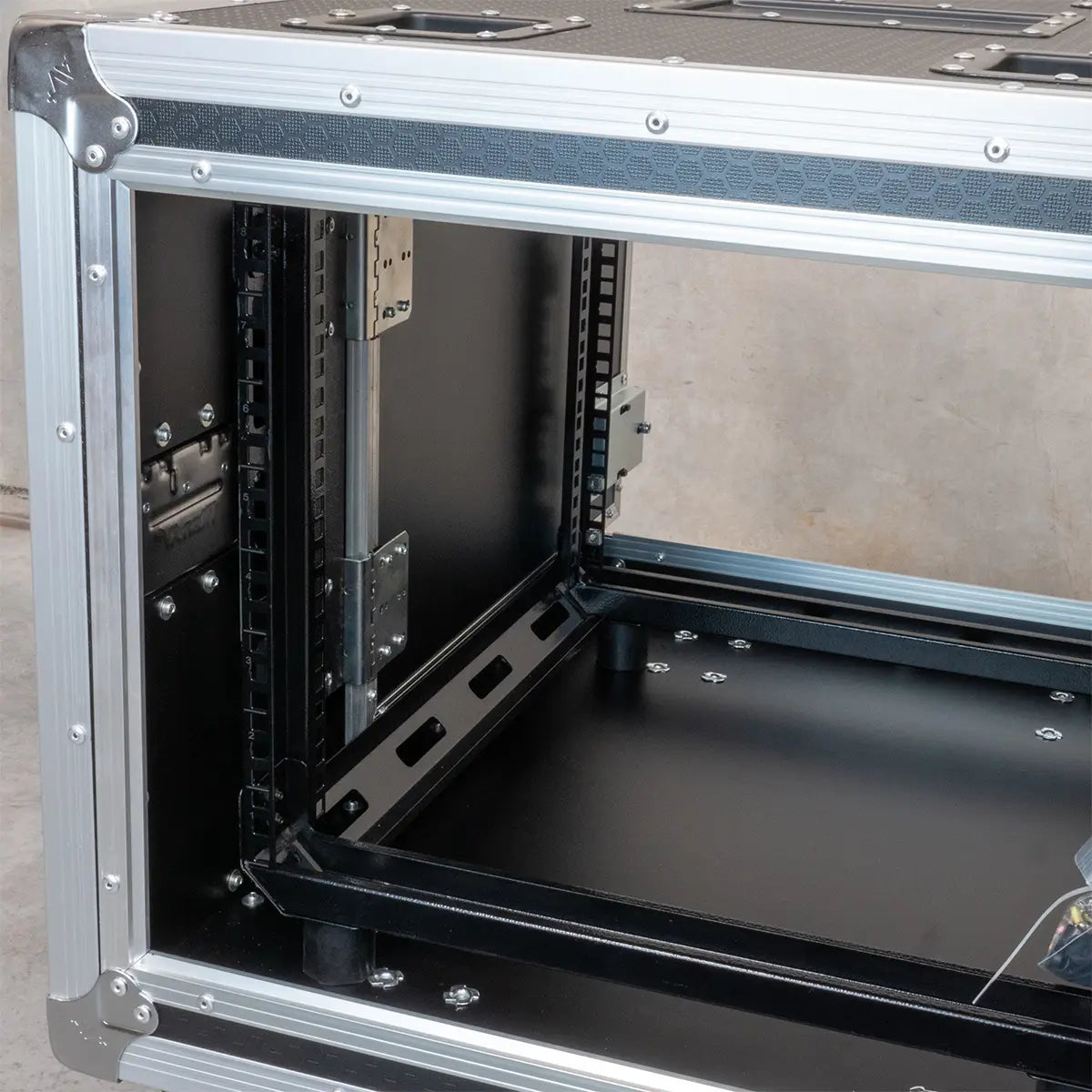 19" 8RU Slam Rack Road Case on Castors, Pro Series