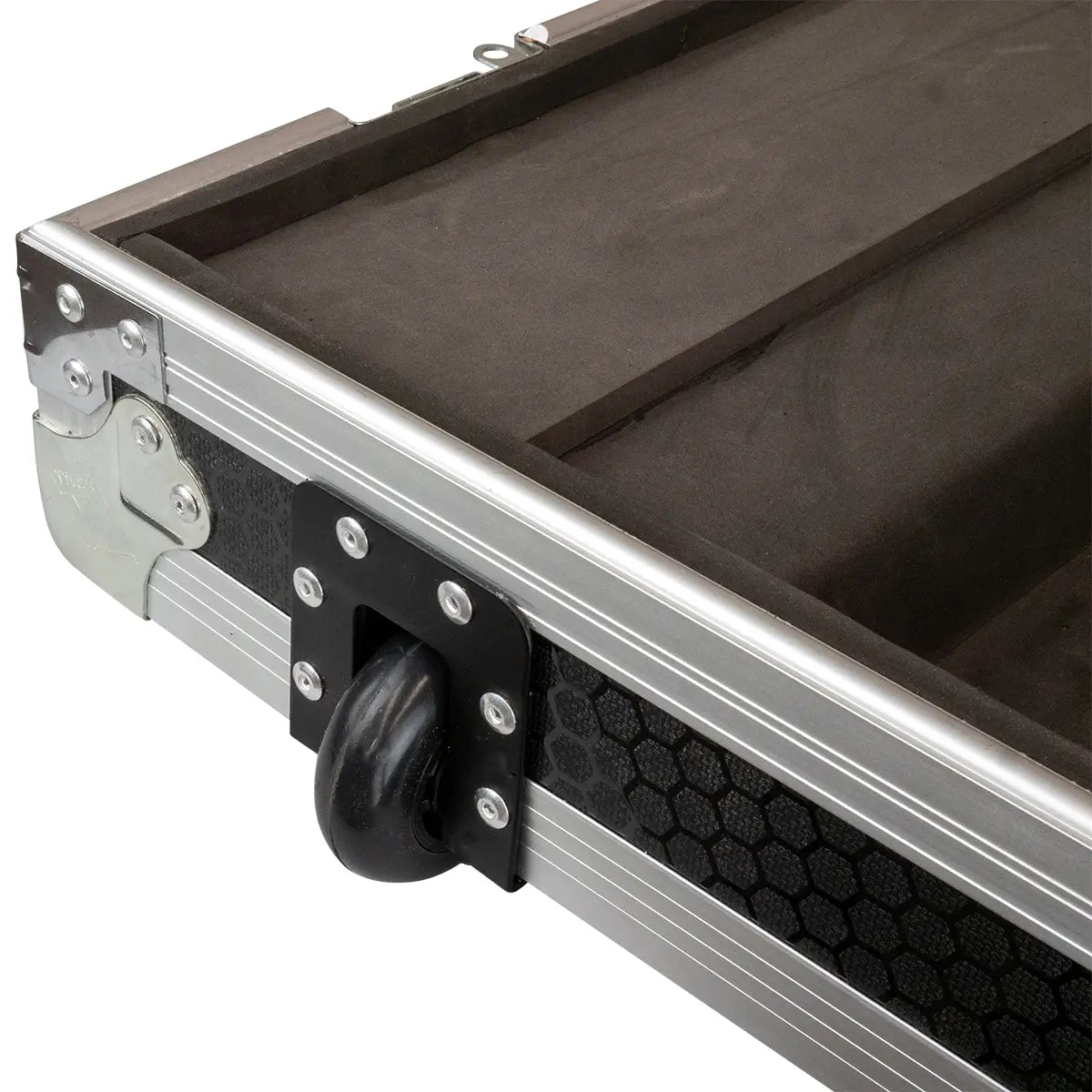 Recessed Wheels on Behringer Wing Case