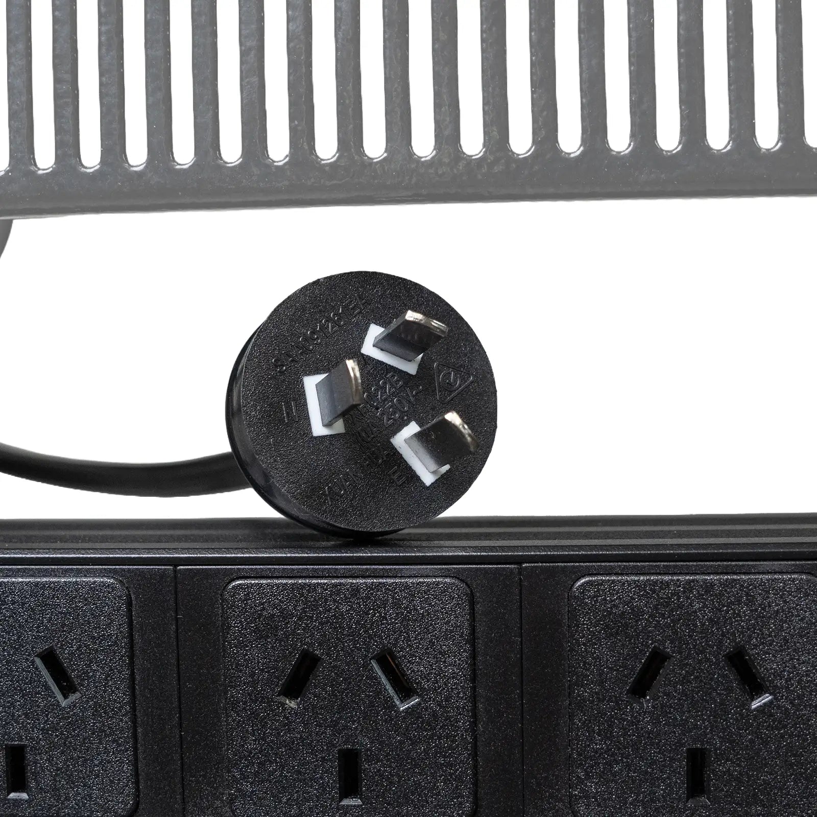1RU 6 Way PDU with USB and USB-C Charging